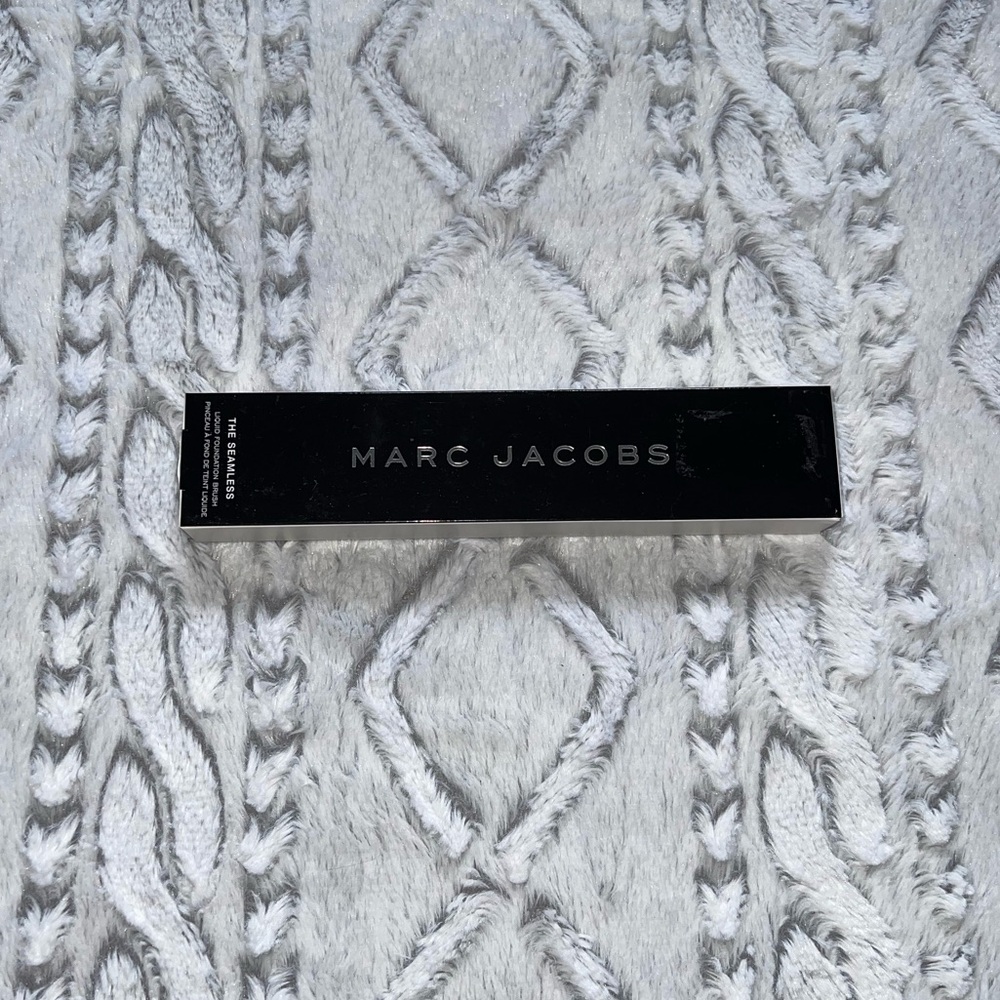 Marc Jacobs No. 4 The Seamless Liquid Foundation Brush